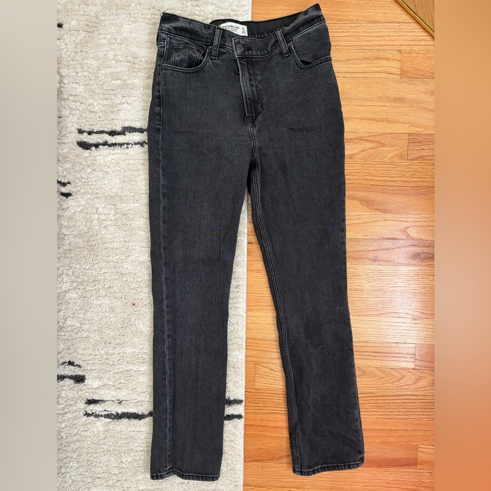 Abercrombie & Fitch 90’s Slim Straight Ultra High Rise - V Cut Waistline -4/27 S